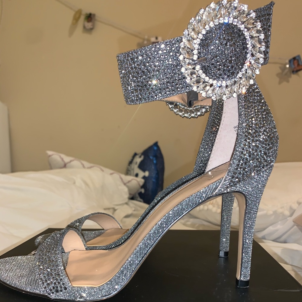 Grey Glitter Sparkle Jewel Heel